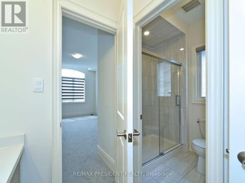 210 Mckean Drive, Whitchurch-Stouffville, ON - Indoor Photo Showing Bathroom