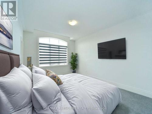 210 Mckean Drive, Whitchurch-Stouffville, ON - Indoor Photo Showing Bedroom