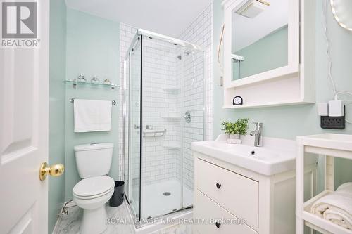 8 Woodburn Avenue, St. Catharines (Oakdale), ON - Indoor Photo Showing Bathroom
