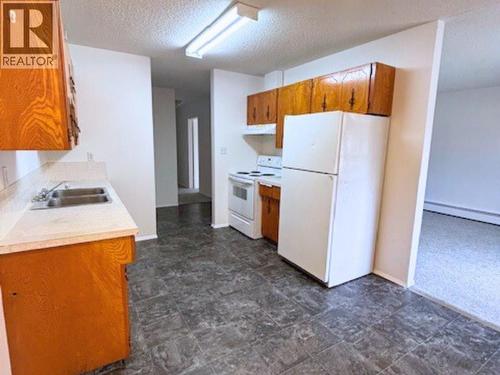 3710 25 Avenue, Vernon, BC - Indoor Photo Showing Kitchen With Double Sink
