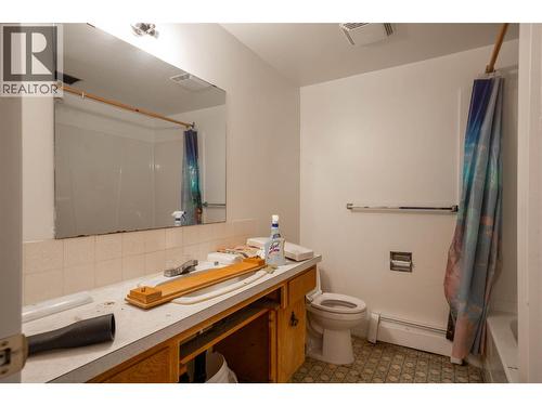 3710 25 Avenue, Vernon, BC - Indoor Photo Showing Bathroom