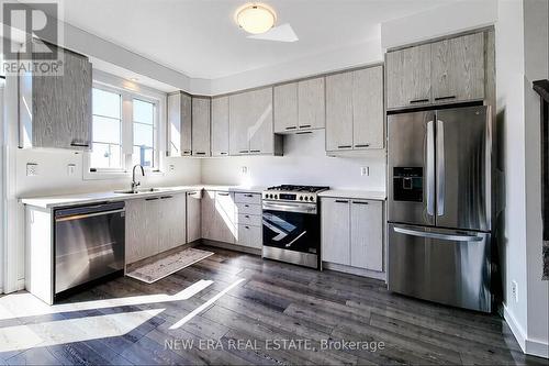 60 - 120 Court Drive, Brant, ON - Indoor Photo Showing Kitchen With Stainless Steel Kitchen