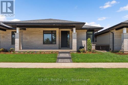 8 ACCURSI CRESCENT  Pelham (Fonthill), ON L0S 1E2