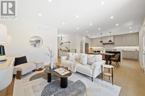8 Accursi Crescent, Pelham (Fonthill), ON - Indoor Photo Showing Living Room