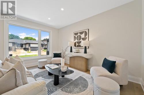 8 Accursi Crescent, Pelham (Fonthill), ON - Indoor Photo Showing Living Room