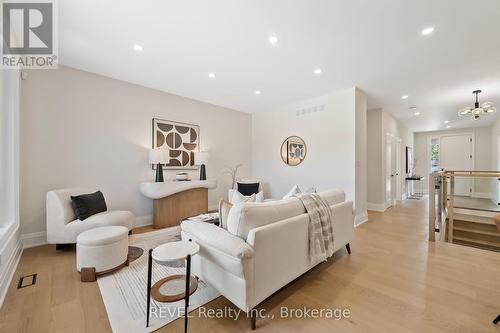 8 Accursi Crescent, Pelham (Fonthill), ON - Indoor Photo Showing Living Room