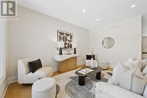 8 Accursi Crescent, Pelham (Fonthill), ON - Indoor Photo Showing Living Room