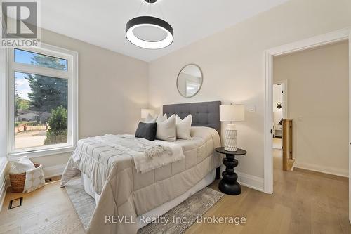 8 Accursi Crescent, Pelham (Fonthill), ON - Indoor Photo Showing Bedroom