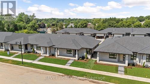 8 Accursi Crescent, Pelham (Fonthill), ON - Outdoor With Facade