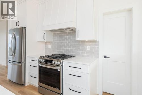 1160 16 Avenue Se, Salmon Arm, BC - Indoor Photo Showing Kitchen With Upgraded Kitchen