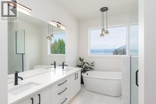 1160 16 Avenue Se, Salmon Arm, BC - Indoor Photo Showing Bathroom