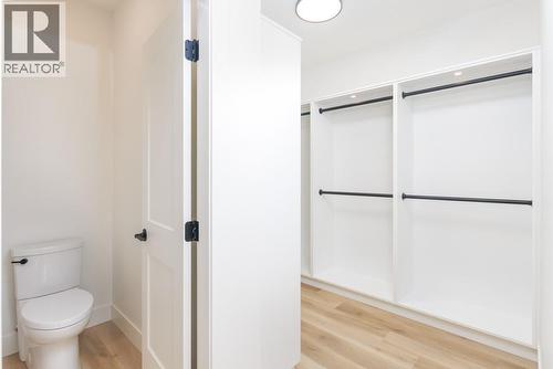 1160 16 Avenue Se, Salmon Arm, BC - Indoor Photo Showing Bathroom