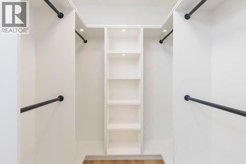 1160 16 Avenue Se, Salmon Arm, BC - Indoor With Storage