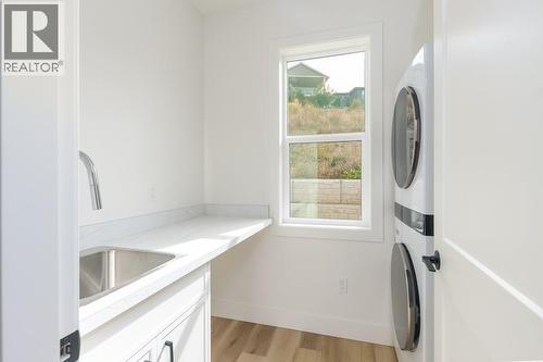 1160 16 Avenue Se, Salmon Arm, BC - Indoor Photo Showing Laundry Room