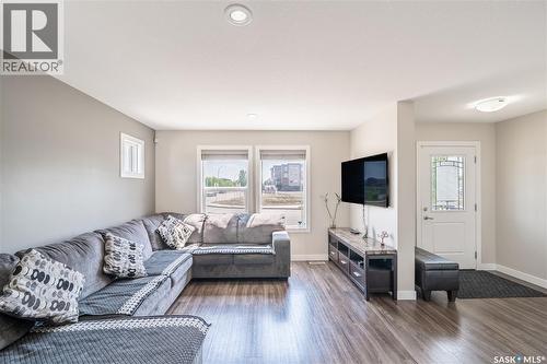 5500 Tutor Way, Regina, SK - Indoor Photo Showing Living Room