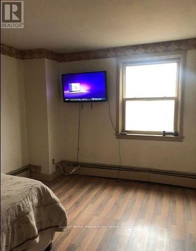 22 Cambridge Street, Cambridge, ON - Indoor