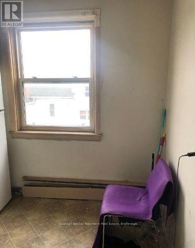 22 Cambridge Street, Cambridge, ON - Indoor