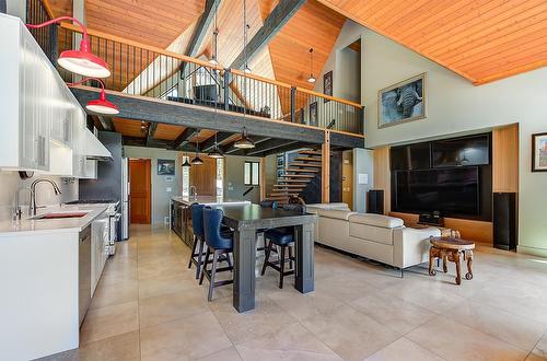 4495 Maxwell Road, Peachland, BC - Indoor