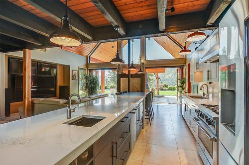 4495 Maxwell Road, Peachland, BC - Indoor Photo Showing Kitchen With Upgraded Kitchen
