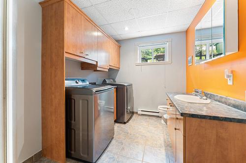 Salle d'eau - 238 Rue Ovila-Bergeron, Magog, QC - Indoor Photo Showing Laundry Room