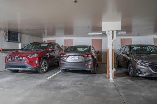 Parking - 104-8652 6E Avenue, Saint-Georges, QC - Indoor Photo Showing Garage