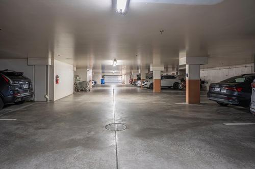 Garage - 104-8652 6E Avenue, Saint-Georges, QC - Indoor Photo Showing Garage