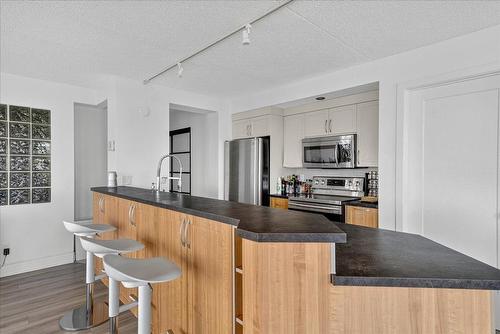 Kitchen - 605-760 Ch. Marie-Le Ber, Montréal (Verdun/Île-Des-Soeurs), QC - Indoor Photo Showing Kitchen