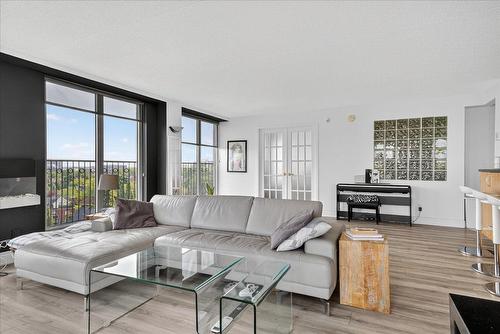 Living room - 605-760 Ch. Marie-Le Ber, Montréal (Verdun/Île-Des-Soeurs), QC - Indoor Photo Showing Living Room