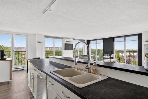 Kitchen - 605-760 Ch. Marie-Le Ber, Montréal (Verdun/Île-Des-Soeurs), QC - Indoor Photo Showing Kitchen With Double Sink