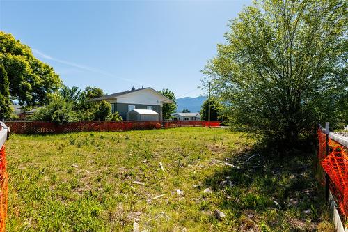 520 8Th Avenue, Creston, BC 