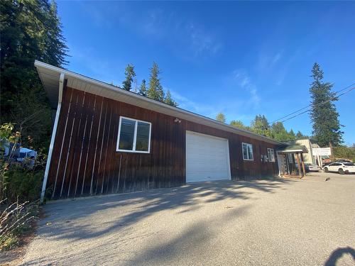 7699 3A Highway, Balfour, BC 