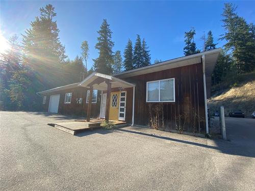 7699 3A Highway, Balfour, BC 