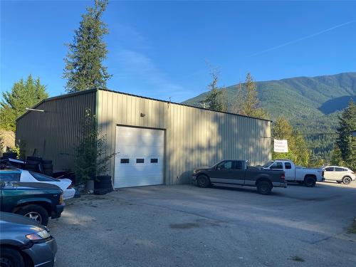7699 3A Highway, Balfour, BC 