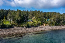 3210 Armadale Rd  Pender Island, BC V0N 2M1