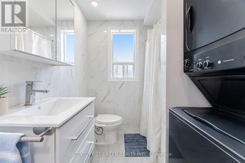 61 Stirton Street, Hamilton, ON - Indoor Photo Showing Bathroom