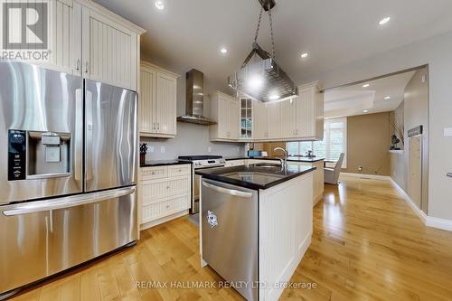11 Loggers Trail, Whitchurch-Stouffville, ON - Indoor Photo Showing Kitchen With Stainless Steel Kitchen With Upgraded Kitchen