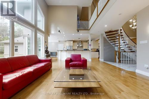 11 Loggers Trail, Whitchurch-Stouffville, ON - Indoor Photo Showing Living Room