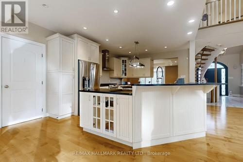 11 Loggers Trail, Whitchurch-Stouffville, ON - Indoor Photo Showing Kitchen With Upgraded Kitchen