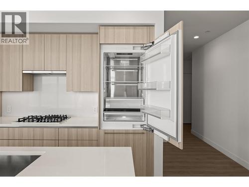 238 Leon Avenue Unit# 2107, Kelowna, BC - Indoor Photo Showing Kitchen