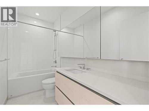 Second 4-piece bathroom - 238 Leon Avenue Unit# 2107, Kelowna, BC - Indoor Photo Showing Bathroom