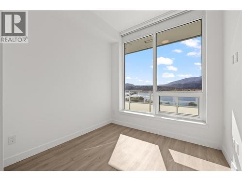 238 Leon Avenue Unit# 2107, Kelowna, BC - Indoor Photo Showing Other Room