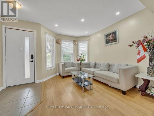 80 Sweetwood Circle, Brampton, ON - Indoor Photo Showing Living Room