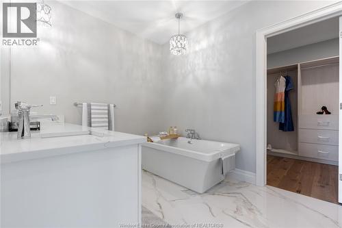948 St. Jude Court, Windsor, ON - Indoor Photo Showing Bathroom