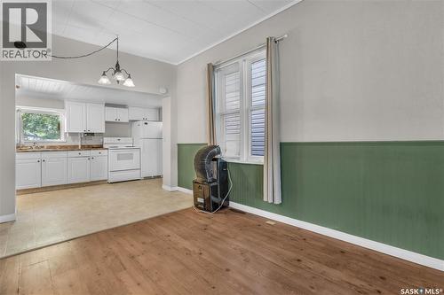 2223 Toronto Street, Regina, SK - Indoor Photo Showing Kitchen