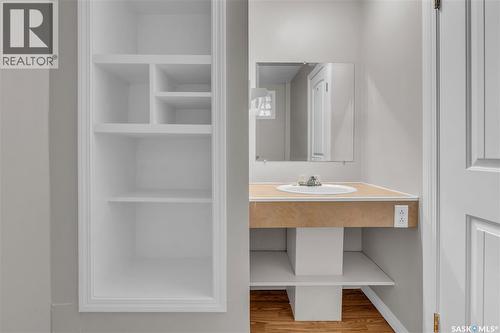 2223 Toronto Street, Regina, SK - Indoor