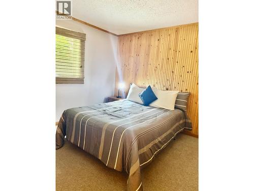 1611 Nickleplate Road Unit# 206, Rossland, BC - Indoor Photo Showing Bedroom