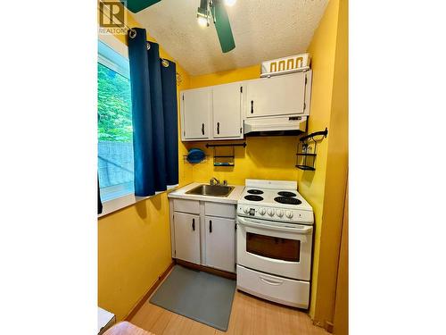 1611 Nickleplate Road Unit# 206, Rossland, BC - Indoor Photo Showing Kitchen