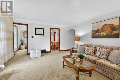 961 Danforth Avenue, Burlington, ON - Indoor Photo Showing Living Room