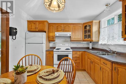961 Danforth Avenue, Burlington, ON - Indoor Photo Showing Kitchen With Double Sink