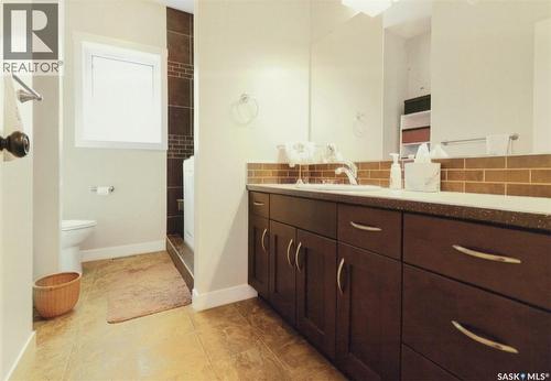 30 West Park Drive, Battleford, SK - Indoor Photo Showing Bathroom